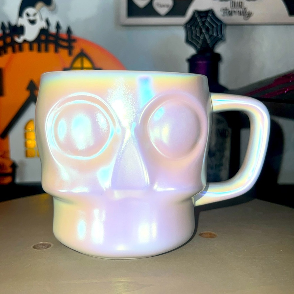 💀Starbucks💀2024 Fall Iridescent Luster Skull Mug. 14 oz.
Halloween! NWT